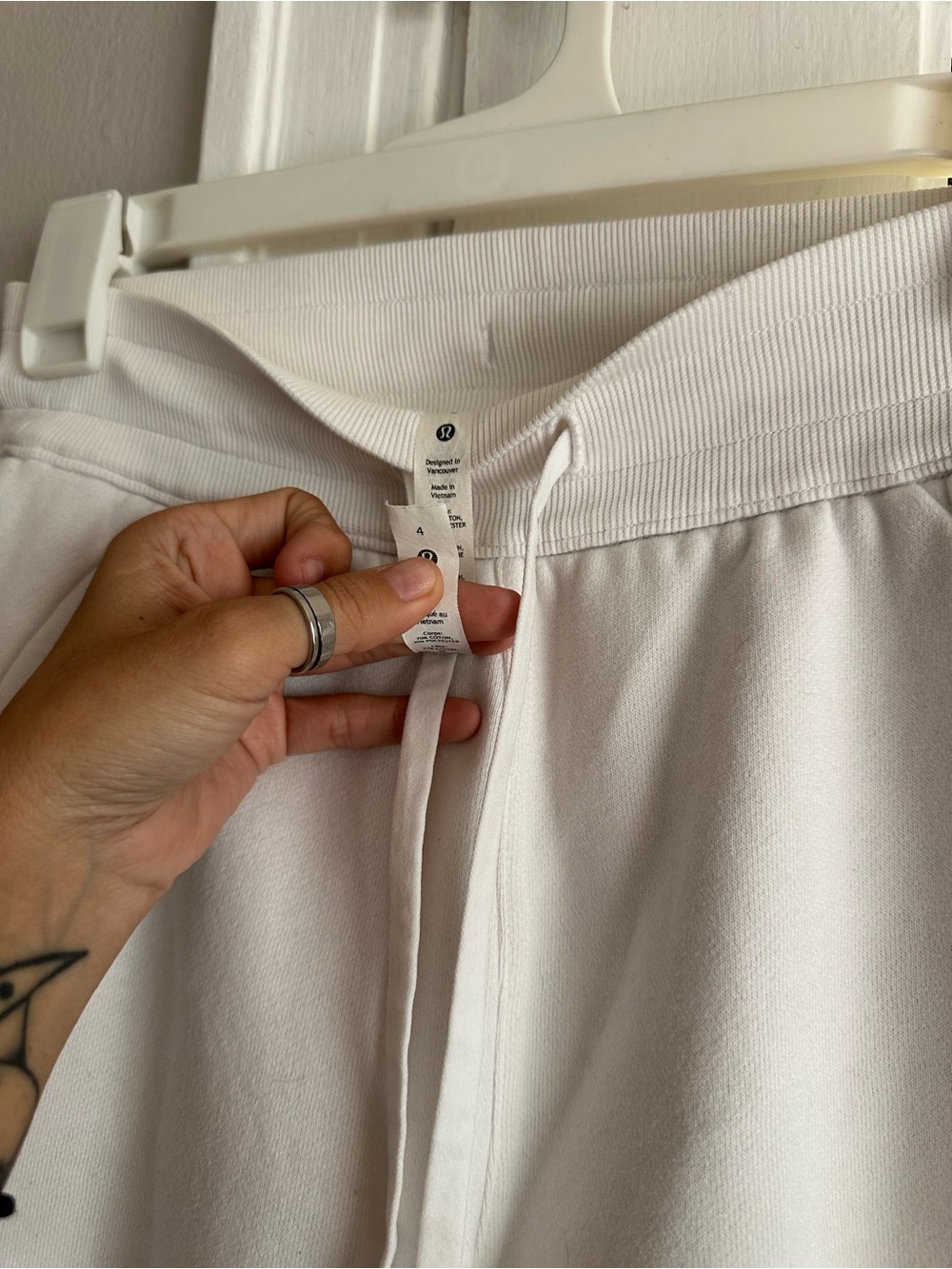 Lululemon Scuba High-Rise Relaxed Joggers Full Length in White - Picture 6 of 8